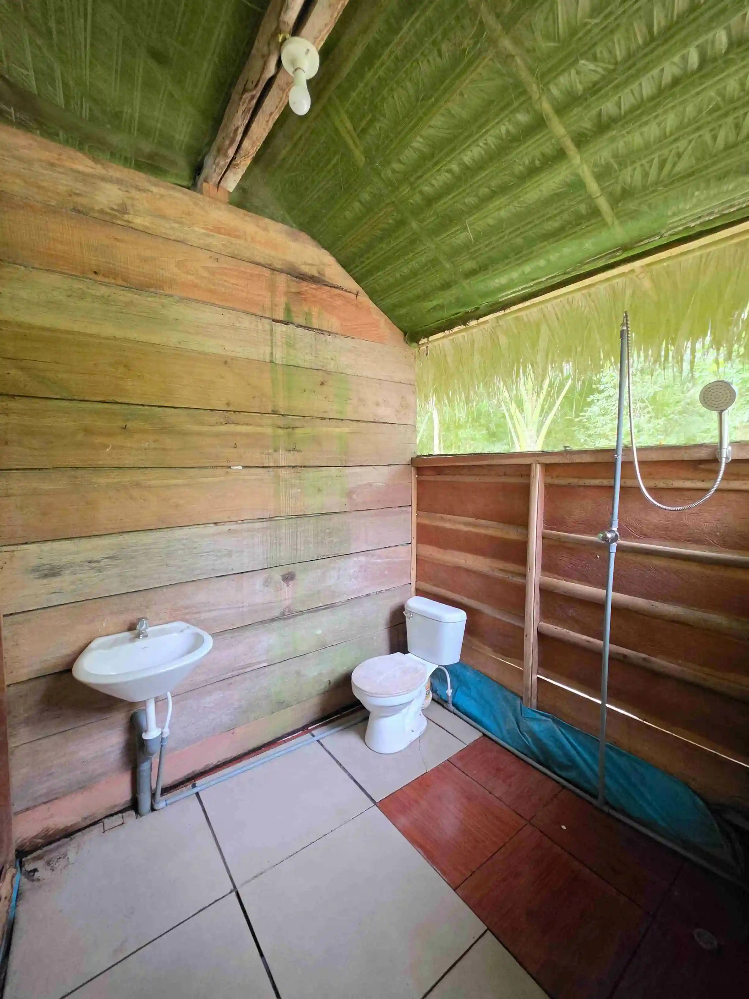Baño del lodge equipado con ducha